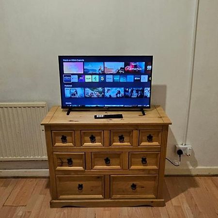 No Frills & Nothing Fancy 1 Bed Studio City Centre Cardiff Exterior photo